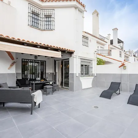 Cozy 4 Bedroom Townhouse With Swimming Pool Marbella