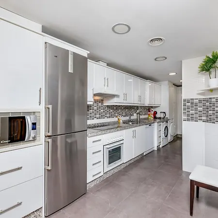 Cozy 4 Bedroom Townhouse With Swimming Pool
