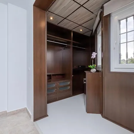 Cozy 4 Bedroom Townhouse With Swimming Pool Holiday home