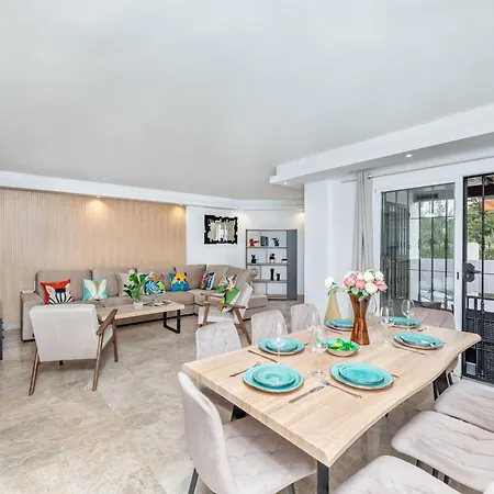Cozy 4 Bedroom Townhouse With Swimming Pool * Marbella