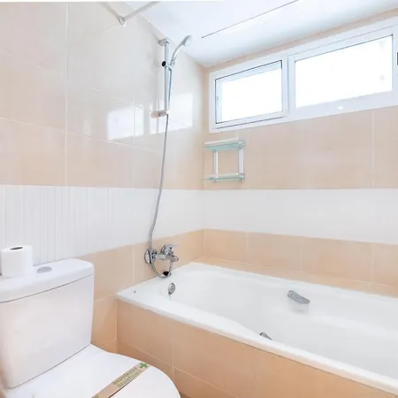 Cozy 4 Bedroom Townhouse With Swimming Pool Holiday home Marbella